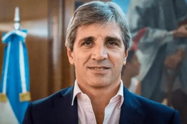 El Gobierno prepara un mecanismo para permitir el uso de dólares no declarados con fines de consumo
