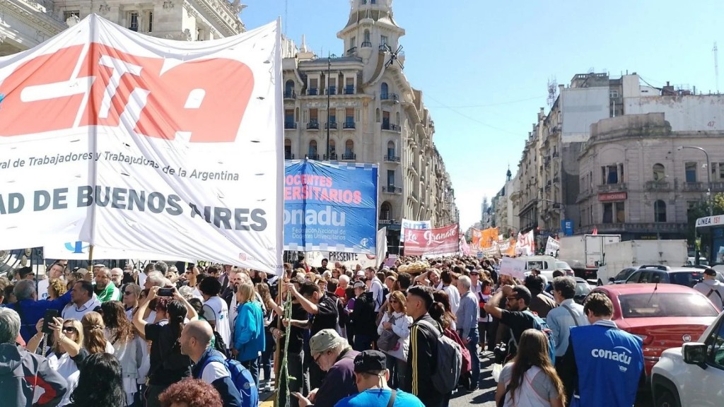Gremios judicializarán el nuevo decreto de Milei que limita el derecho a huelga