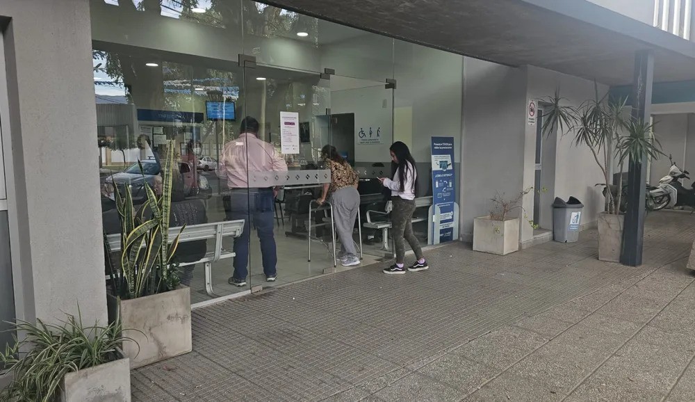 Escándalo en Valle Viejo: estafan a adultos mayores con falsa auditoría de ANSES y apuntan a un médico y un concejal