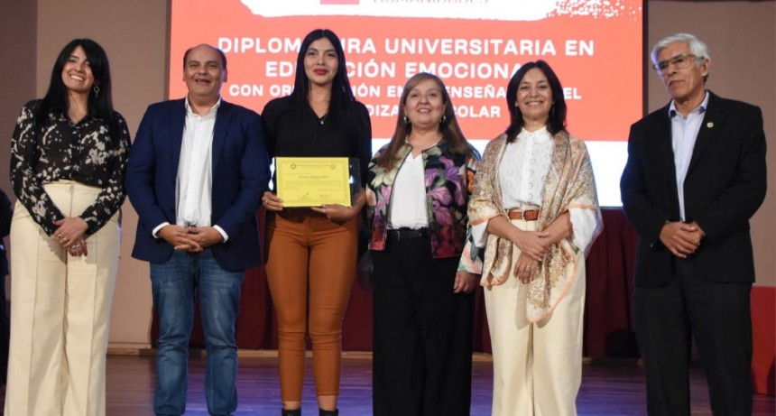 Docentes municipales recibieron sus certificados por la Diplomatura en Educación Emocional