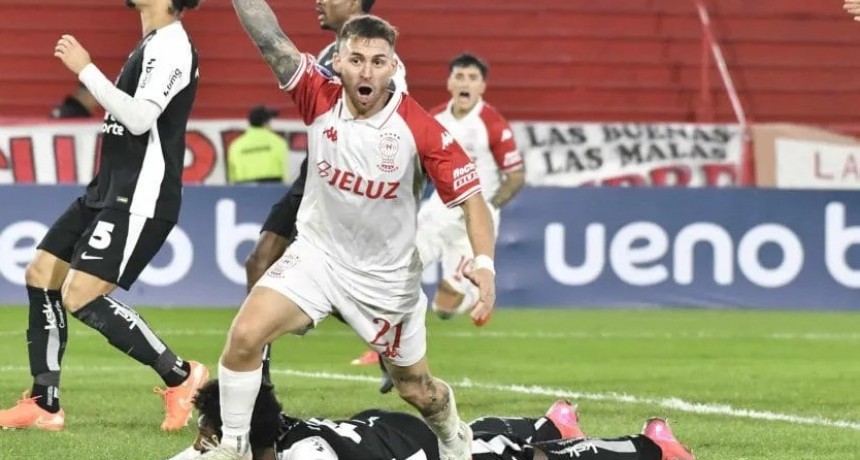 Con suplentes y autoridad, Huracán venció a Corinthians y se metió en octavos como líder del Grupo C