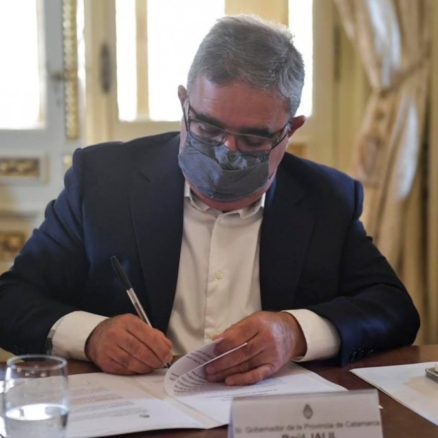 Los docentes acordaron el salario mínimo con el gobernador Raúl Jalil