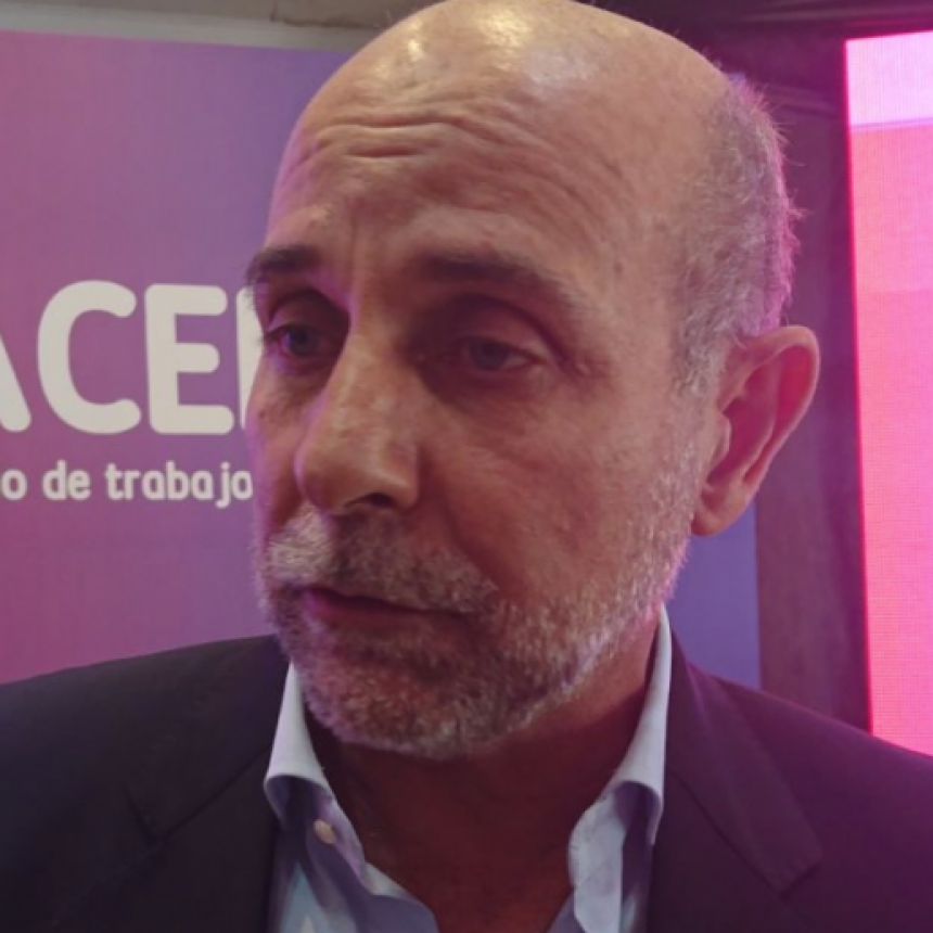 Flavio Fama cuestionó al ministro Isauro Molina por la negativa al pedido de alumnos de Santa Rosa. 