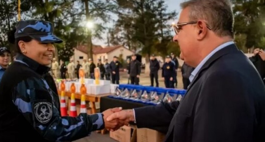 Entregaron equipamiento a la Policía de la Provincia y al Servicio Penitenciario