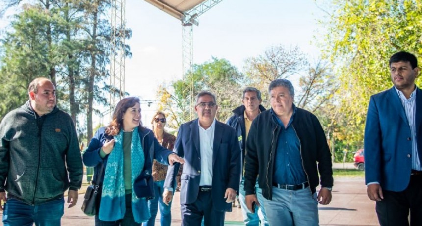 El Gobernador recorrió obras en Capayán 