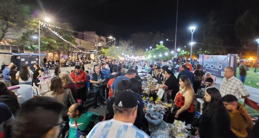 Más de 250 comercios se sumaron a “La Noche de los Paseos”