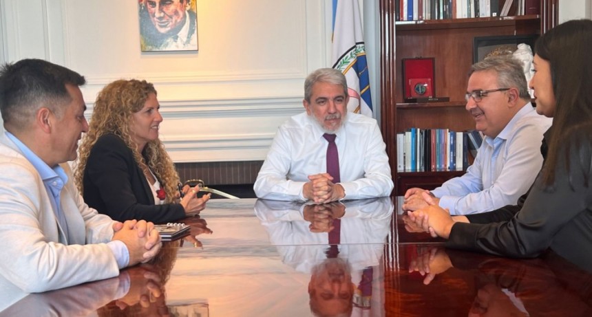 Raúl y el ministro Aníbal Fernández firmaron la adhesión de Catamarca al 911 Federal 