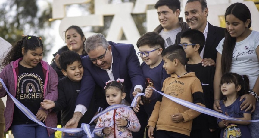La nueva plaza de Los Castillos ya es una realidad que sus vecinos disfrutan 