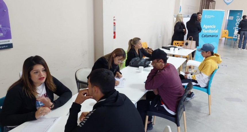 La Oficina de Empleo Municipal  difundió los diferentes programas de empleo a jóvenes y adultos de la Capital 