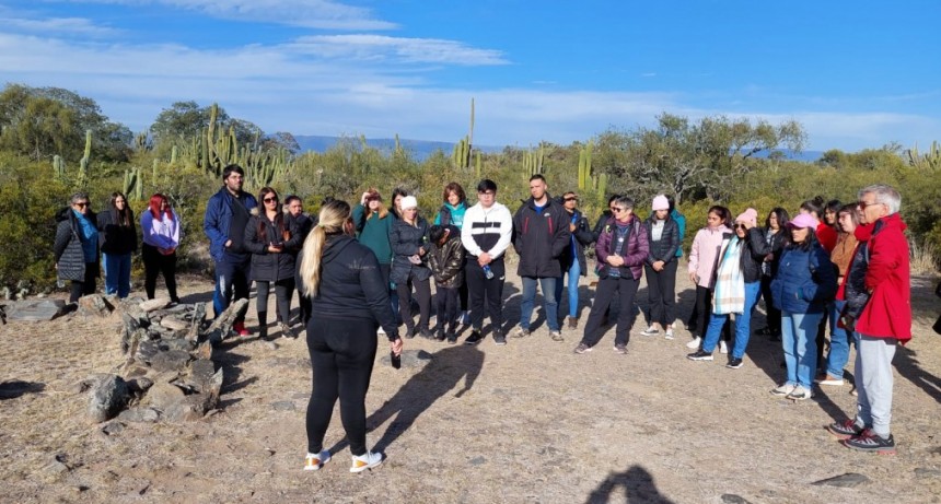 Estudiantes de Turismo realizaron salida didáctica en el bus municipal