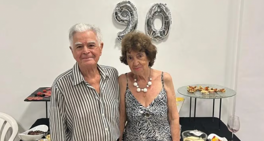Tienen más de 90 años, eran amigos y se enamoraron