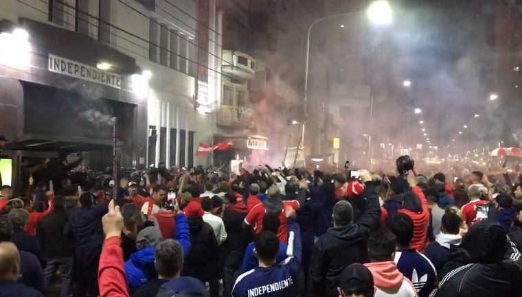 Arde Independiente: graves incidentes en la sede