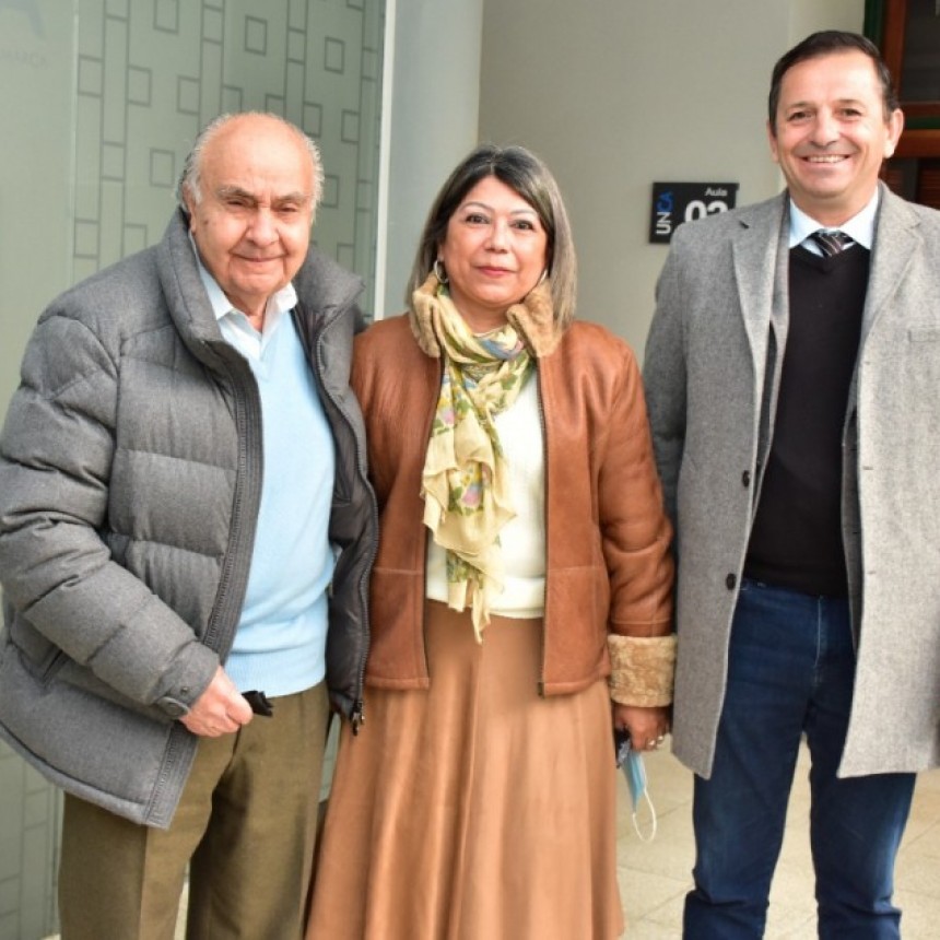 El cardiólogo Luis de la Fuente visitó la UNCA