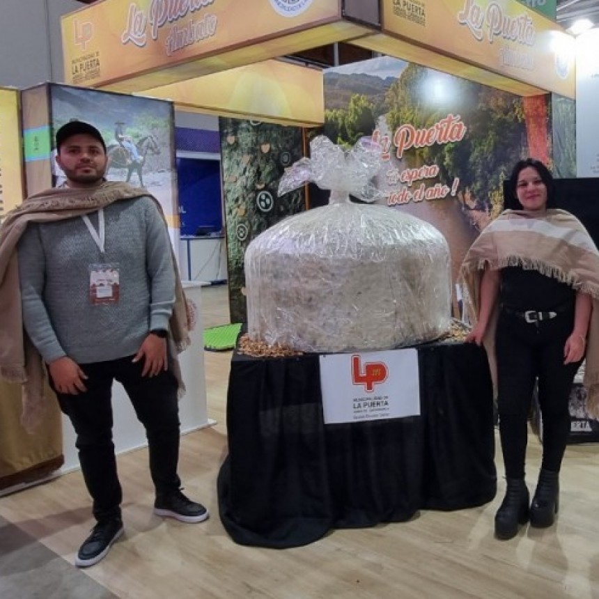 La Puerta presentó la nuez confitada más grande del mundo en el Poncho