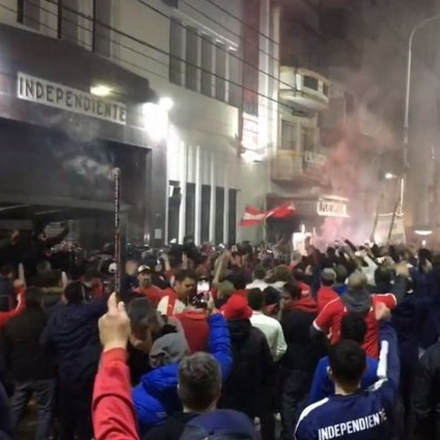 Arde Independiente: graves incidentes en la sede