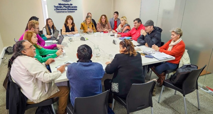 Continúa el diálogo entre el Gobierno y la Intersindical docente 