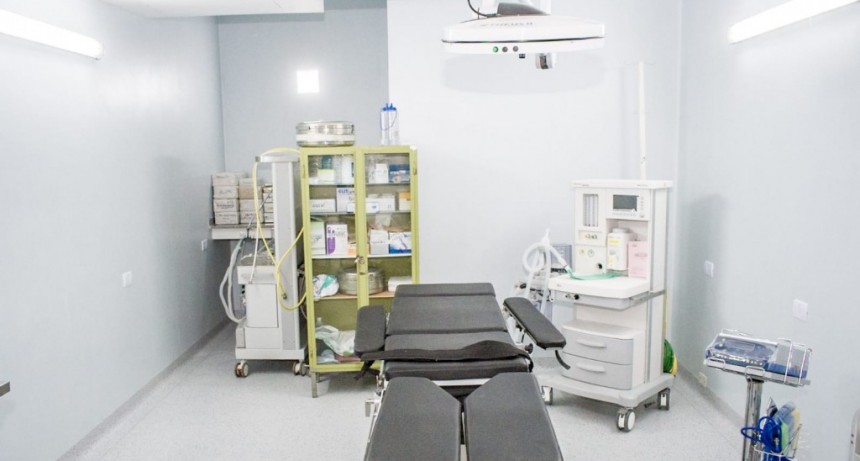 El Gobernador dejó inaugurado el nuevo quirófano ginecológico en el Hospital “Luis A. Vargas” 