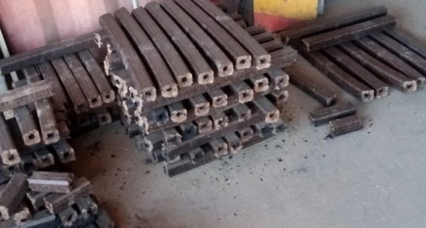 Un jubilado ideó un exitoso proyecto sustentable para fabricar leña ecoresidual