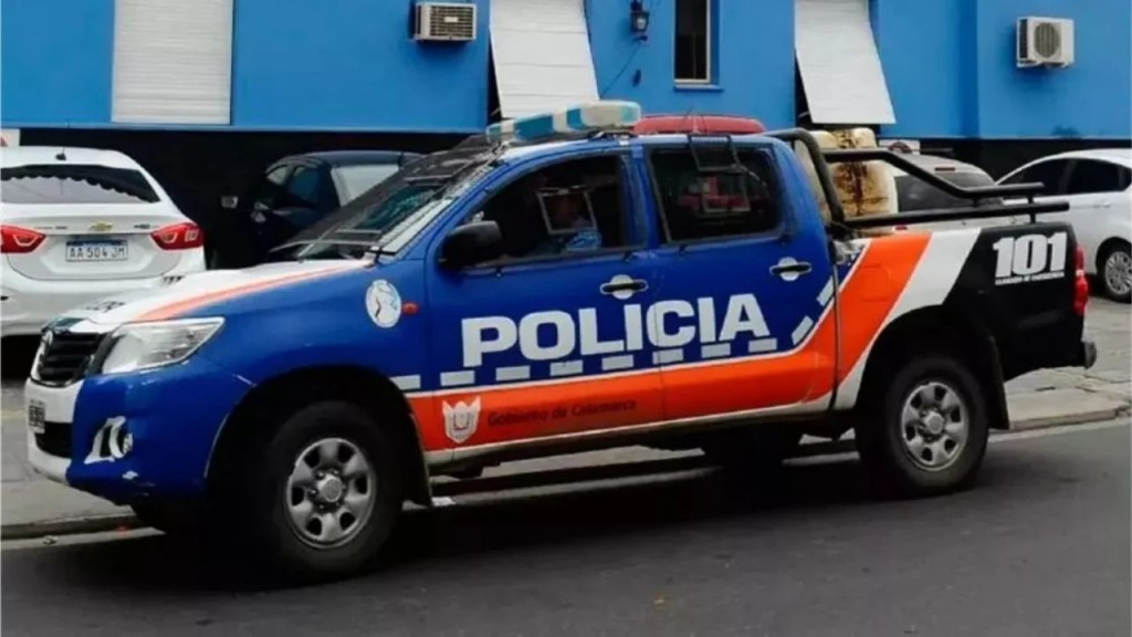 Luis Flores anunció mejoras salariales para la Policía: bono de $80.000 y subas escalonadas desde julio