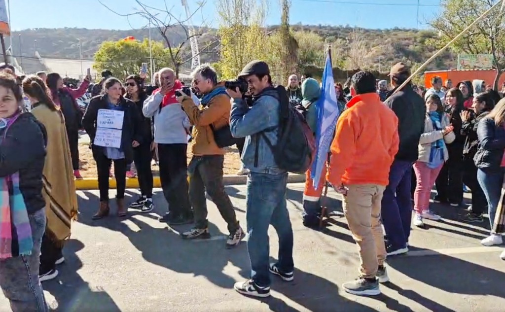 Docentes y estatales se movilizaron en Catamarca por mejoras salariales y repudiaron la visita de la vicepresidenta Villaruel