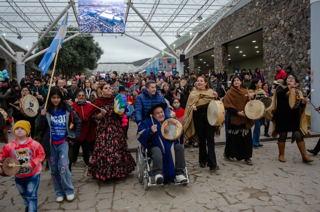El latido de la tierra: coplas y cajas resonaron en la Fiesta del Poncho