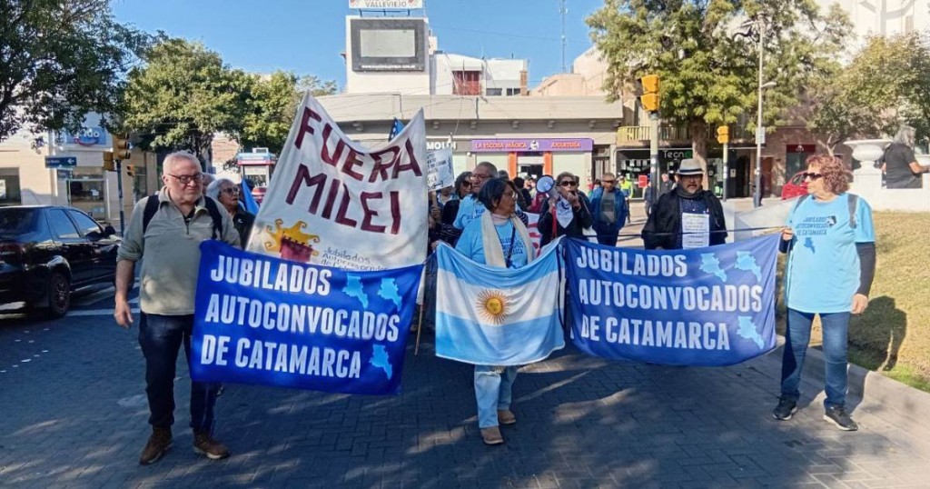 Jubilados Autoconvocados realizaron su Marcha Nº 37 en Catamarca con un fuerte rechazo al veto presidencial