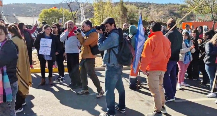 Docentes y estatales se movilizaron en Catamarca por mejoras salariales y repudiaron la visita de la vicepresidenta Villaruel