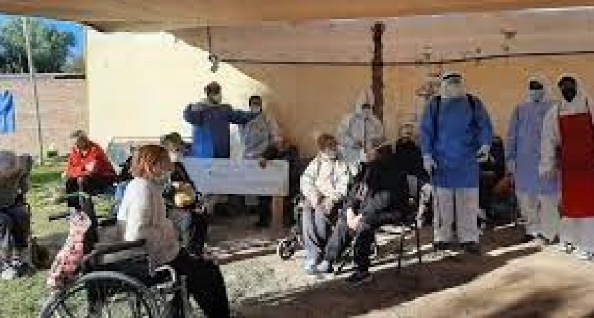 NO SE VACUNARON Y MURIERON 15 ANCIANOS