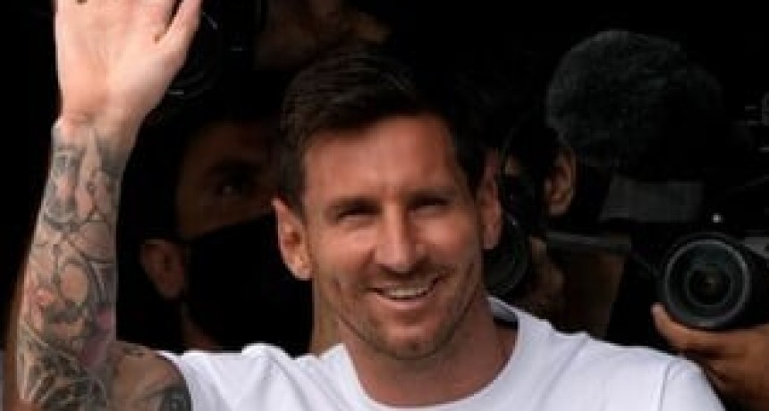 MESSI YA ESTA EN PARIS