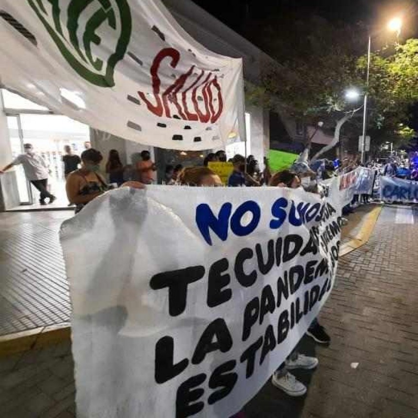 Protesta del personal de salud contra el Gobierno