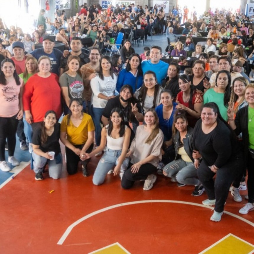 Multitudinaria fiesta por el 1º aniversario de la Casa de la Mujer en Fray