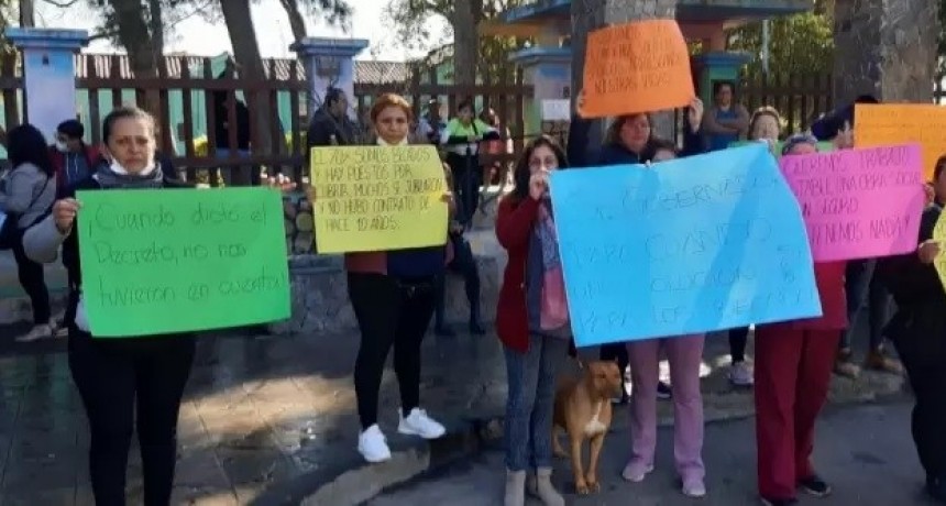 Becados fueron recibidos por el ministro de Gobierno