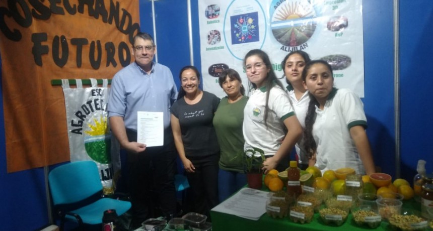 Los productos estudiantiles elaborados en una escuela ahora están disponibles en tiendas