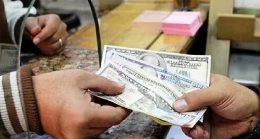 Suba de tasas, más controles y fondos del FMI: la fórmula de Massa para que no se espiralice el dólar