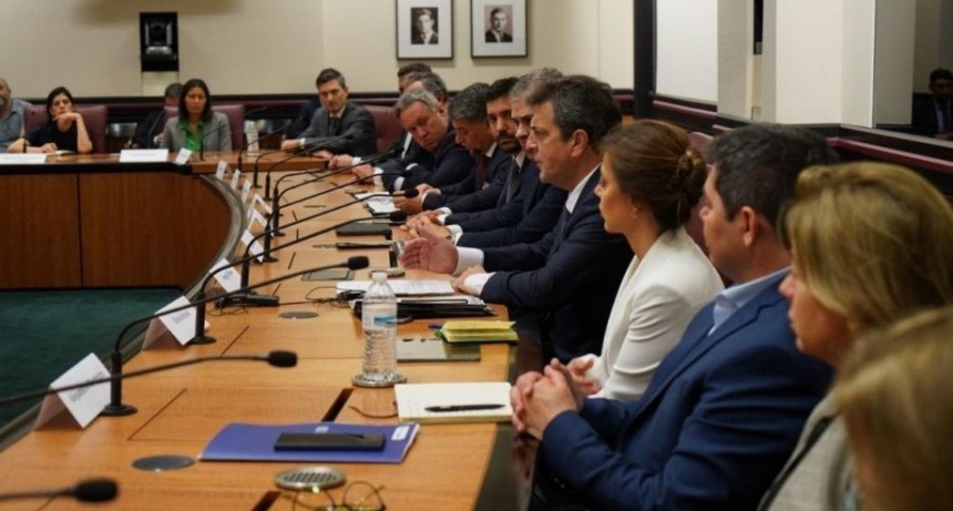 Sergio Massa anunció un acuerdo con las petroleras para congelar el precio de los combustibles hasta después de las elecciones