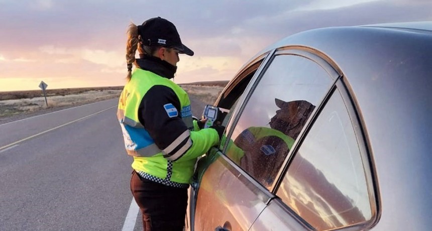 Buscan que los vehículos extranjeros con infracciones pendientes no puedan salir del país  