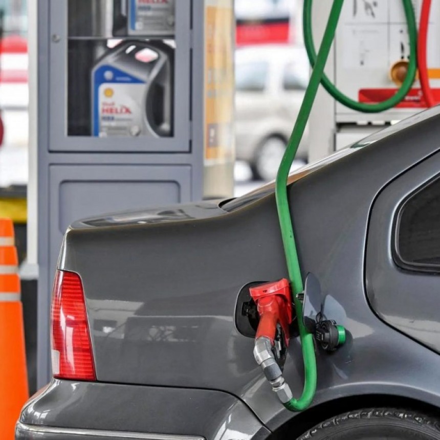 Un grupo de estaciones de servicio cerrará de noche en protesta por el congelamiento de precios de combustibles