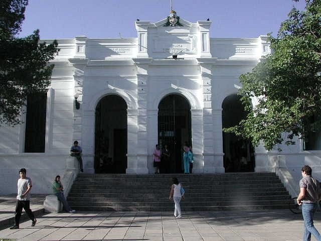 Los gremios universitarios inician hoy un paro por 72 hs. en reclamo de un aumento salarial