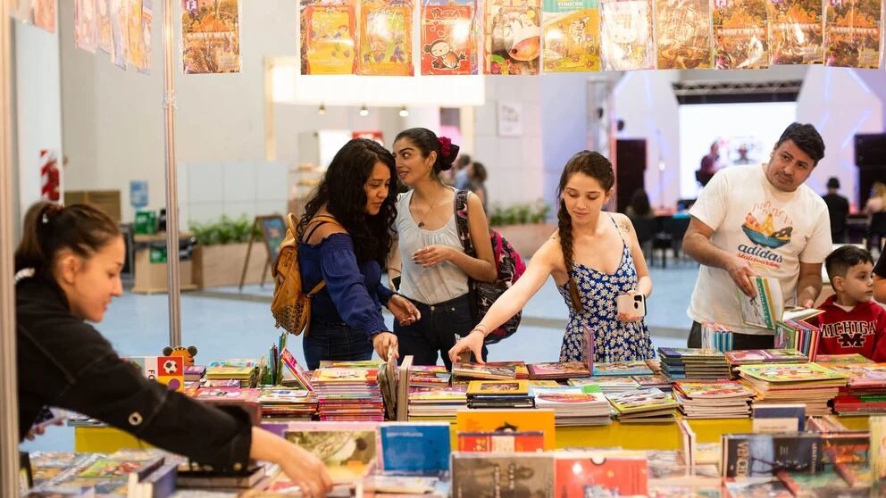 La Feria del Libro Y el Ponchito y en el mes de octubre