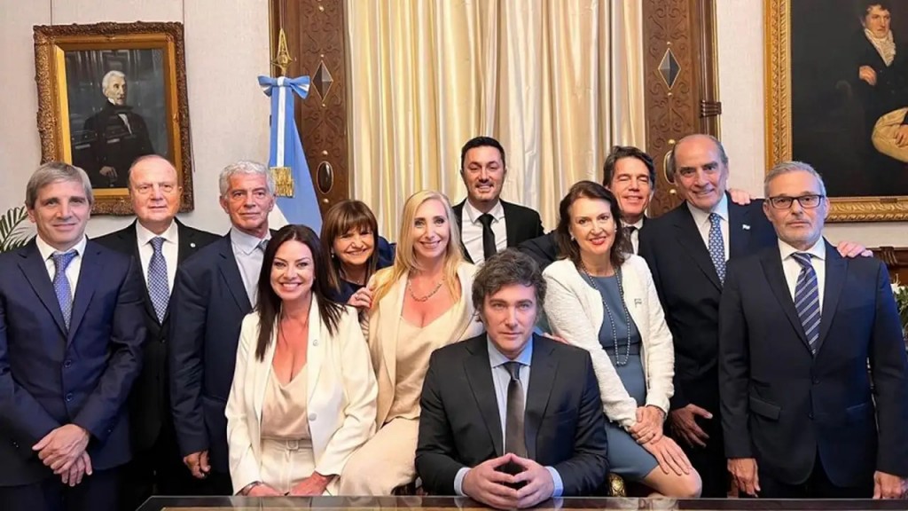 Crecen las críticas y denuncias contra el gobierno de Javier Milei