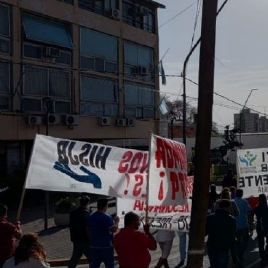 Gremios de salud se concentran en la Plaza 25 de mayo