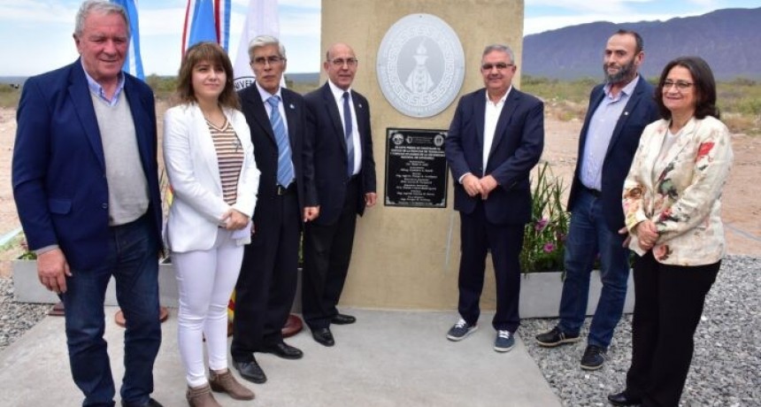 Se colocó la piedra fundacional de la Eco Facultad de Tecnología en Valle Chico