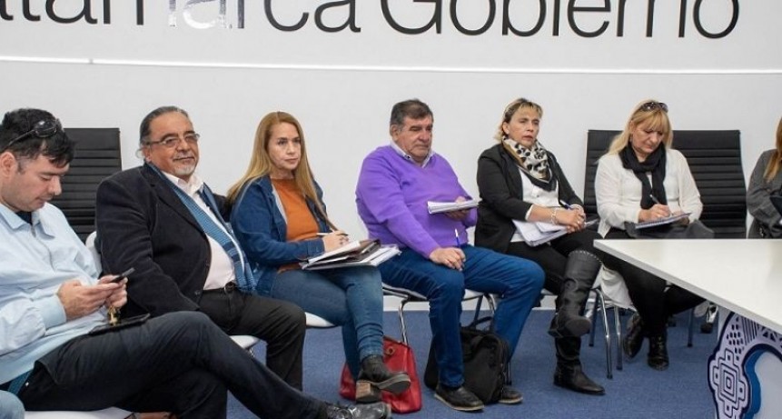 El Ejecutivo buscará acordar con gremios educativos un aumento de sueldos