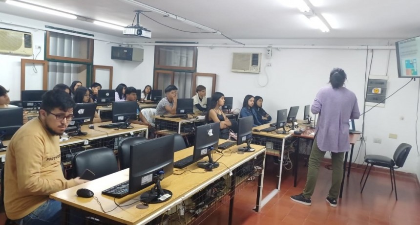 Capacitan a estudiantes secundarios en Ciencia de Datos y Seguridad Informática