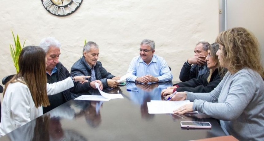 Gremios dicen que la cláusula gatillo mensual es casi un hecho