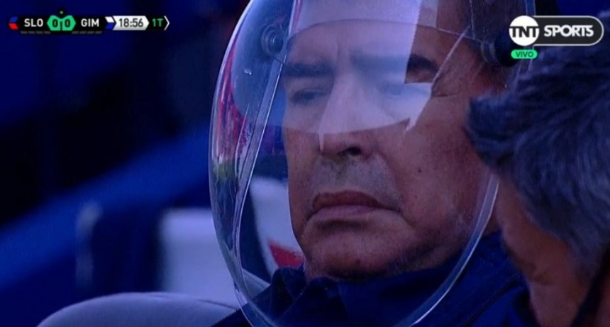 MARADONA OTRA VEZ AISLADO