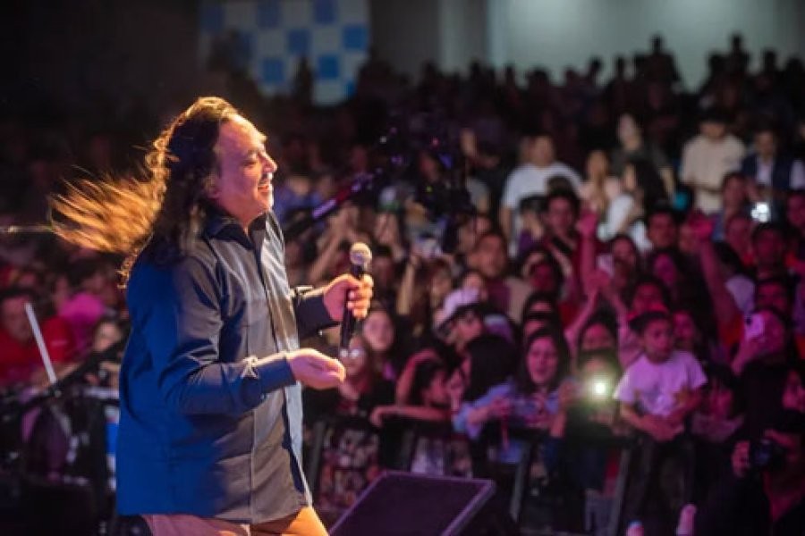 El Ponchito brilló con el desfile de casi 3.000 niños y un gran show de Galleguillo