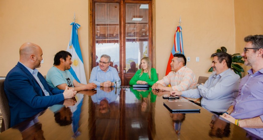 El Gobernador recibió la visita de Caciques de Carachi Pampa