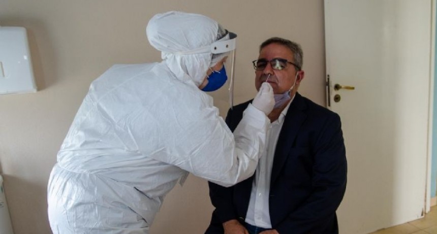 EL GOBERNADOR SE HIZO UN HISOPADO PREVENTIVO