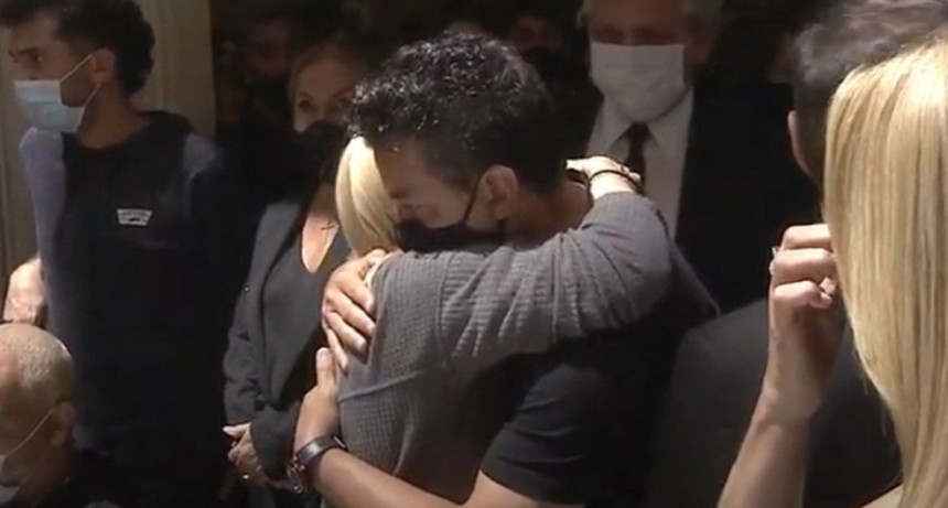 GALLARDO Y UN ABRAZO CON CLAUDIA 